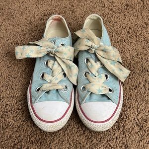 Girls baby blue converse size 2